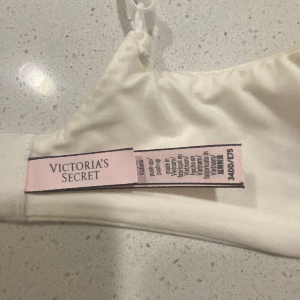 Victoria’s Secret bra, body by Victoria push-up bra size 34DD - Picture 7 of 9